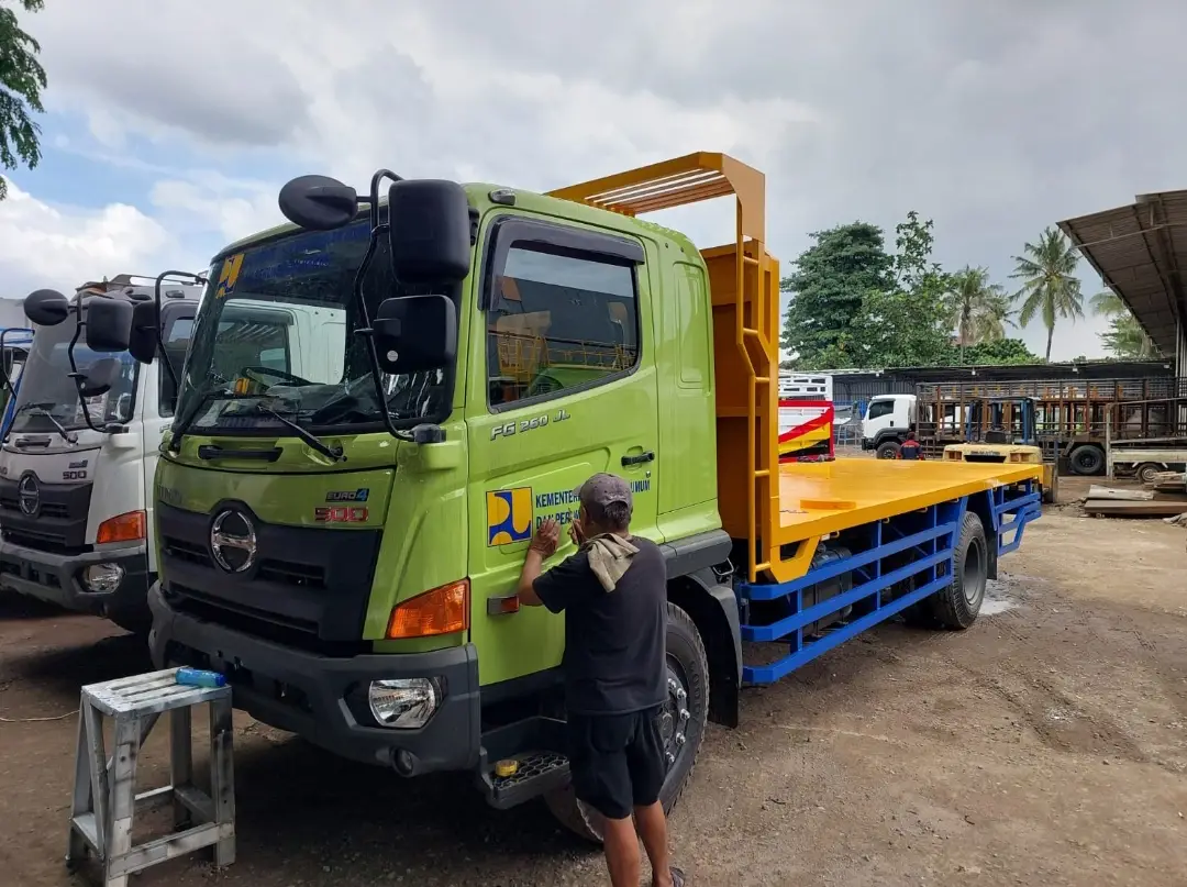 Hino FG 260 JL – Truk 4x2 Euro4 260 PS, GVW 16 Ton | Harga & Spesifikasi Lengkap